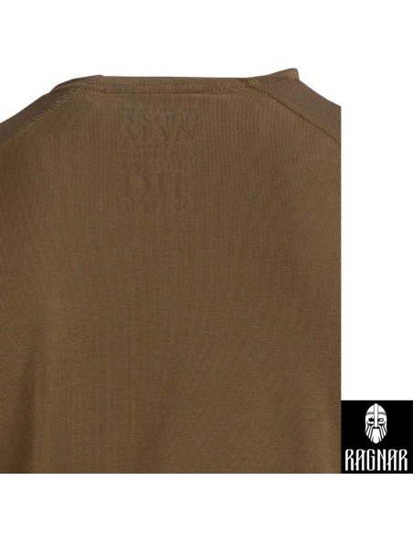 camiseta-vanir-coyote-presentacion-modelo
