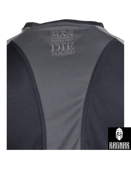 camiseta-loki-azul-marino-modelo-puesto