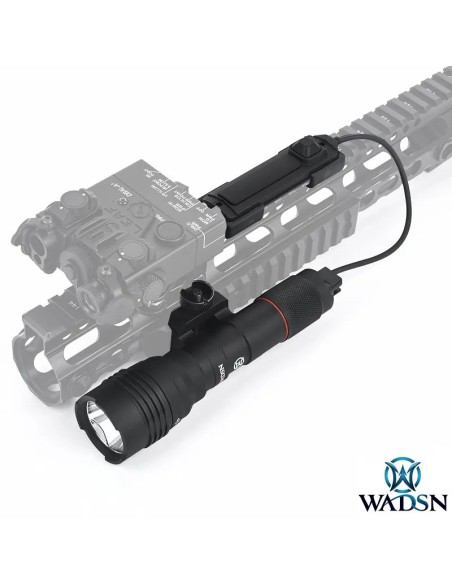 linterna-led-500-lumenes-negro-wadsn-en-accion