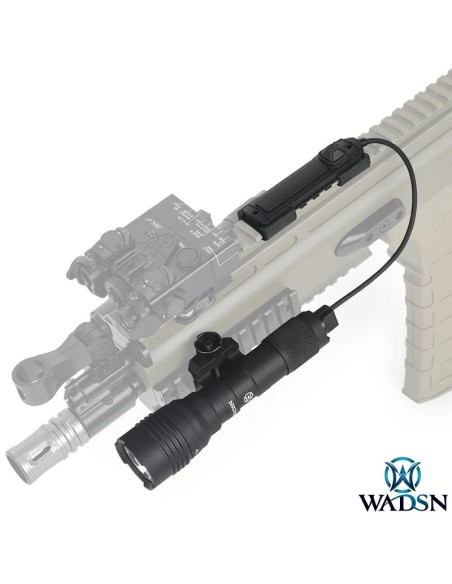 linterna-led-500-lumenes-negro-wadsn-detalle-boton-encendido