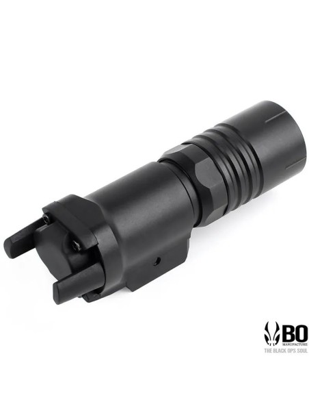 linterna-BO-PL350-luz-encendida-uso-exterior