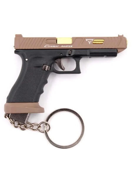 llavero-revolver-mg357-plata-5cm-en-mano