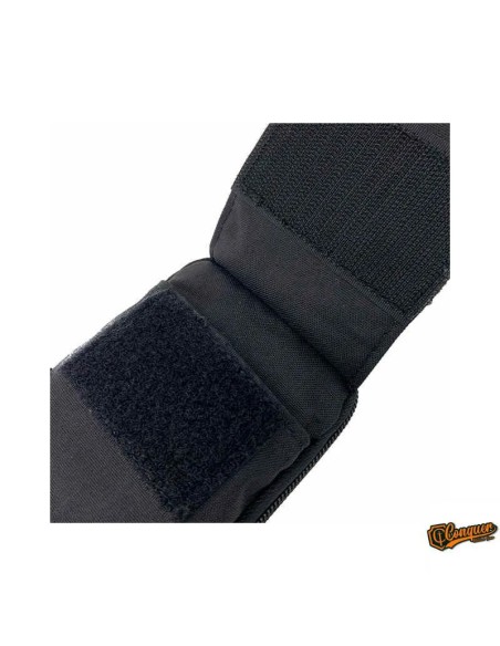 conquer-triple-rifle-mag-pouch-mcbk-in-use-outdoor